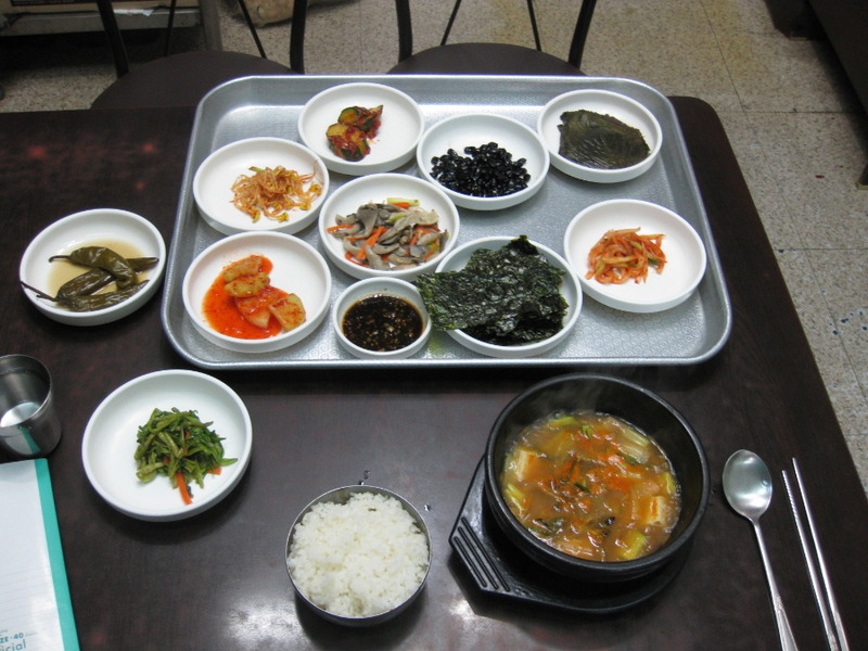 日本とは違う韓国の食事マナーを紹介 残しても片膝ついても大丈夫ってほんと K Channel